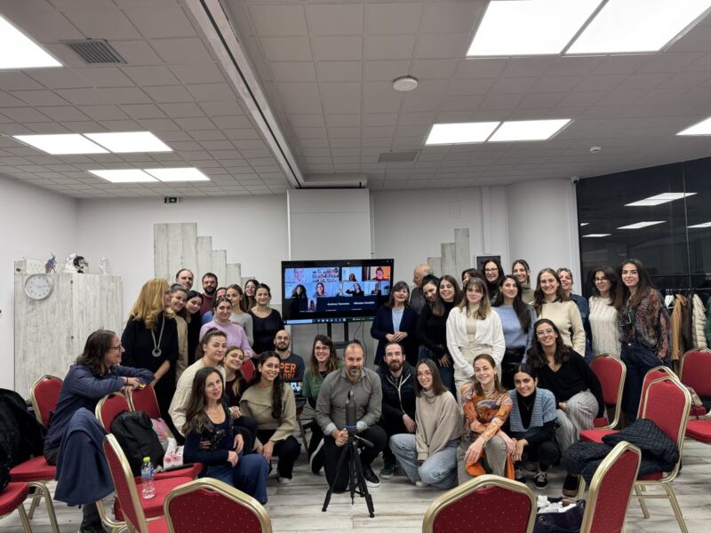 Ομαδική φωτογραφία επιμορφούμενων του ΙΣΟΨ